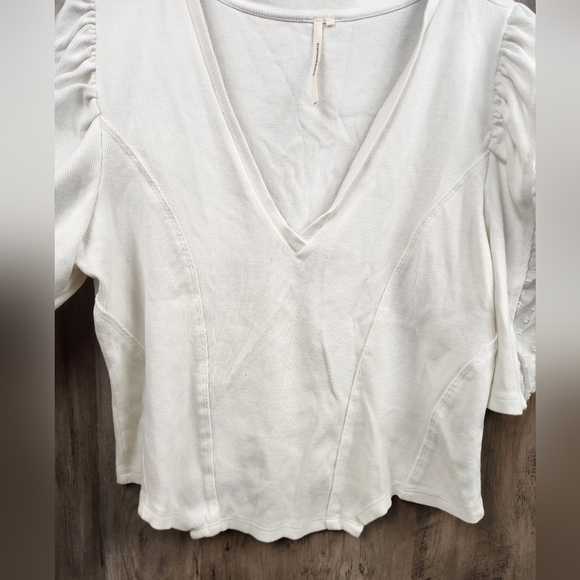 By Anthropologie Puff-Sleeve Structured V-Neck Tee Blouse Top in White Size LG - Picture 11 of 12